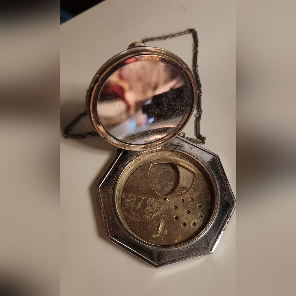 Vintage compact with wrist chain